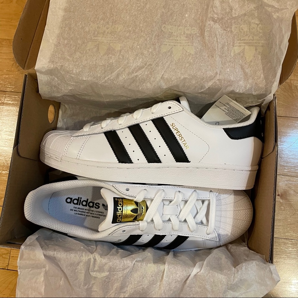Adidas superstar sneakers 7.5 - Picture 1 of 4
